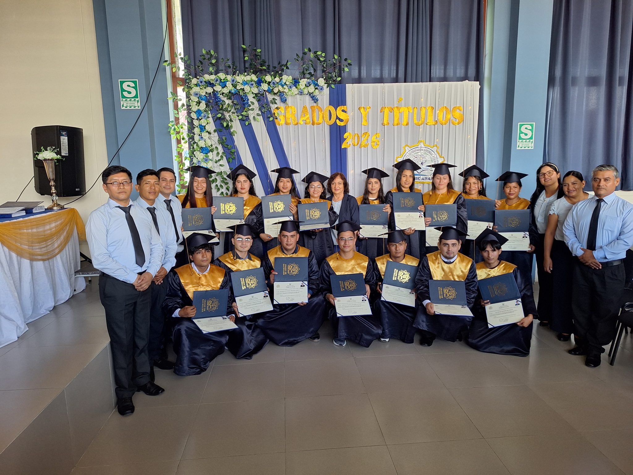 ENTREGA DE GRADOS Y TITULOS